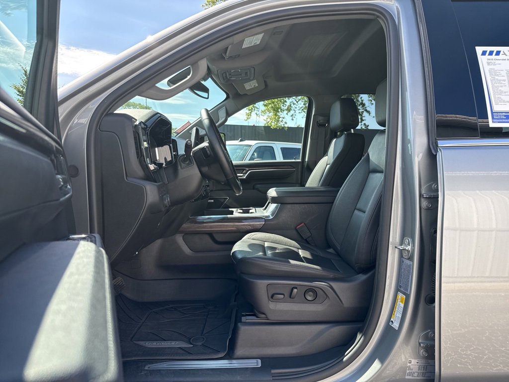 2025 Chevrolet Silverado 3500HD LTZ photo 13