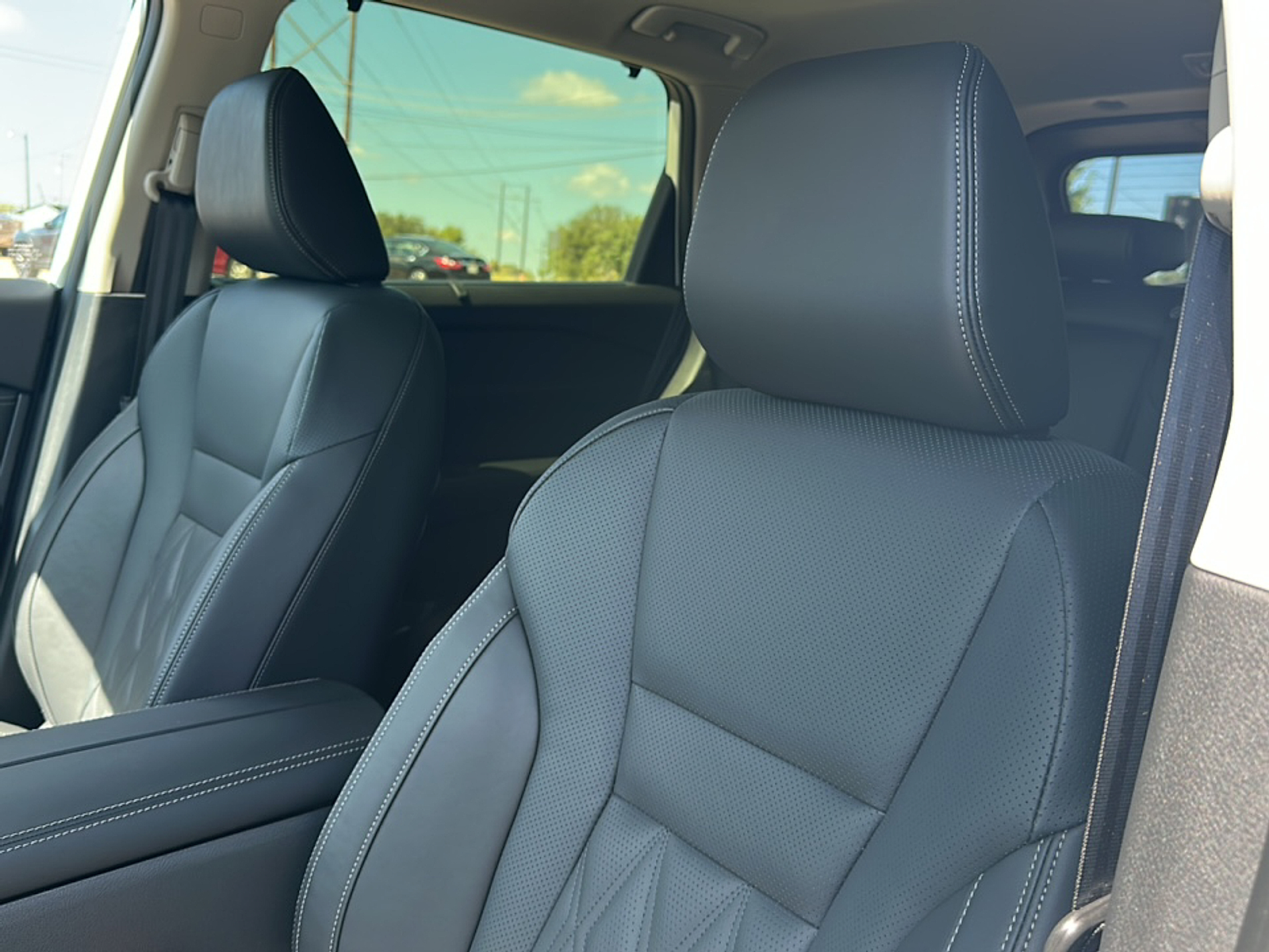 2026 Nissan Rogue Platinum photo 4