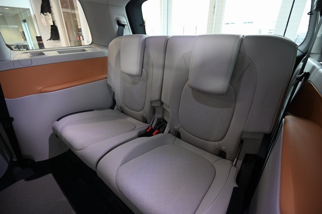 2025 Volkswagen ID. Buzz Pro Plus photo 8