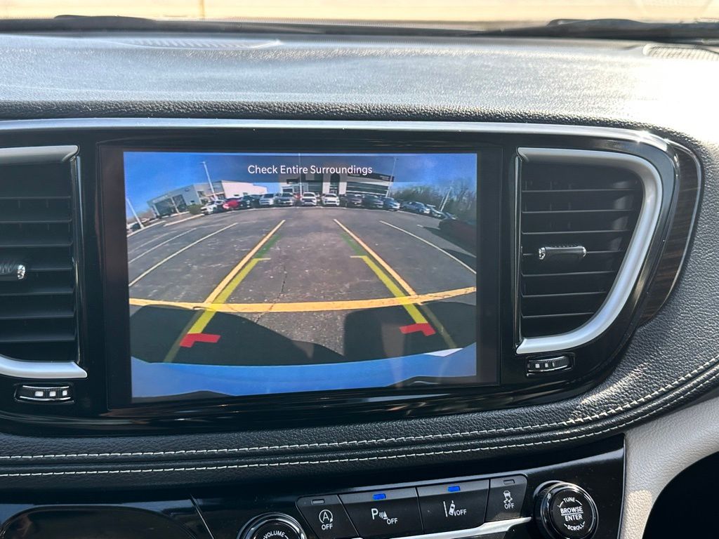 2024 Chrysler Pacifica Limited photo 21