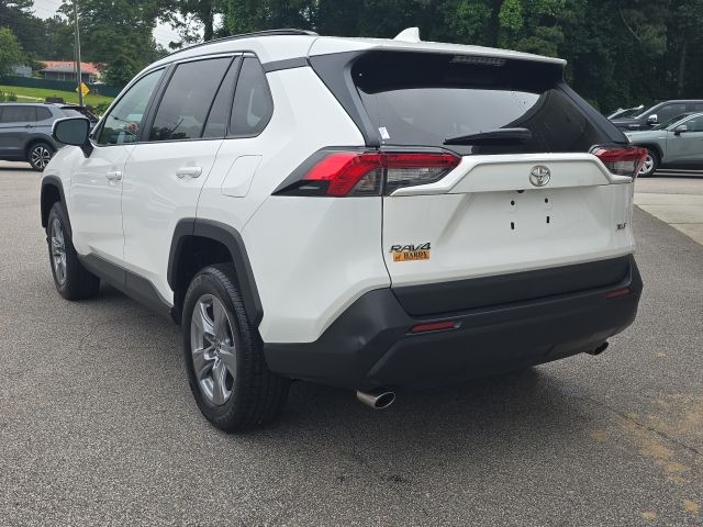 2022 Toyota RAV4 XLE photo 3