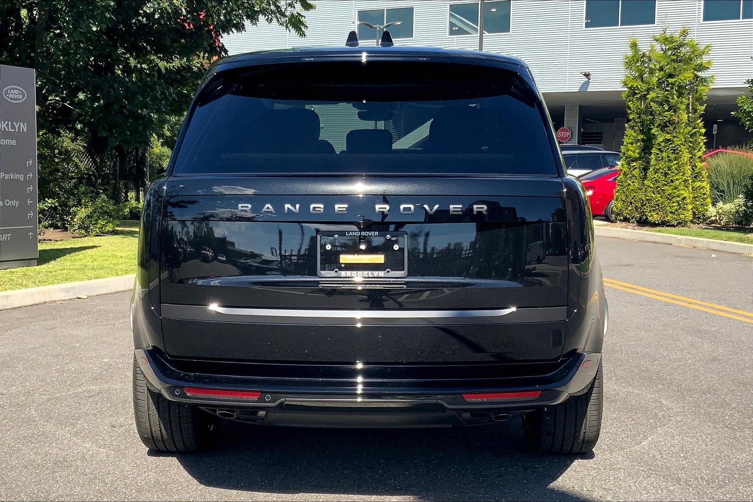2025 Land Rover Range Rover SE photo 3