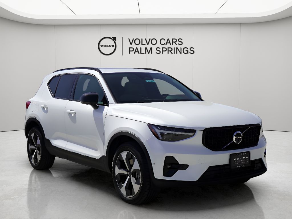2025 Volvo XC40
