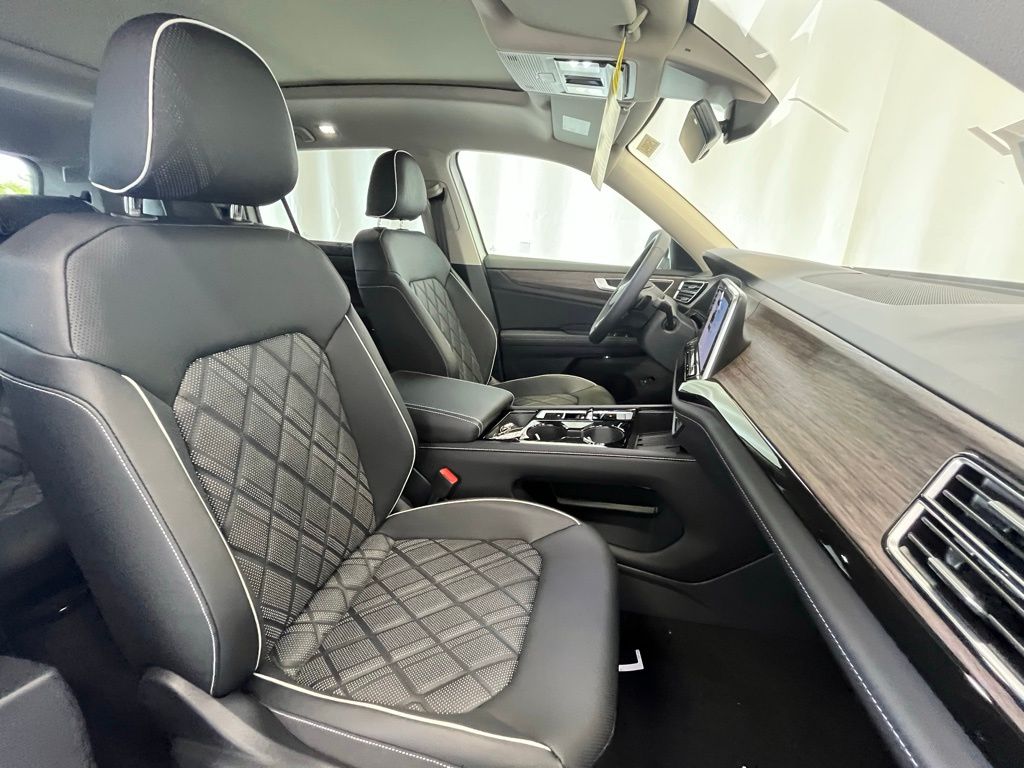 2025 Volkswagen Atlas SEL Premium R-Line photo 10