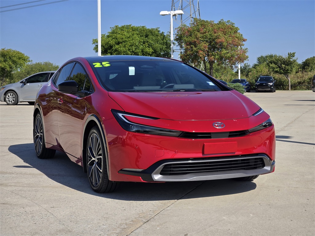 2025 Toyota Prius XLE photo 3