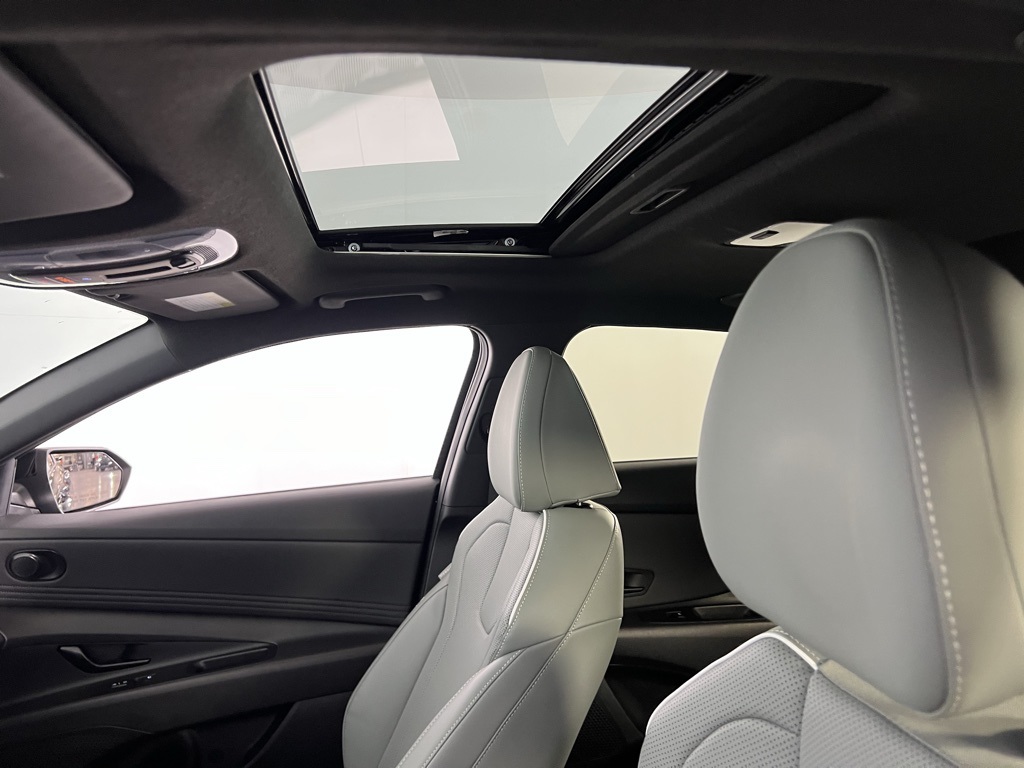 2024 Hyundai Elantra Hybrid Limited photo 21