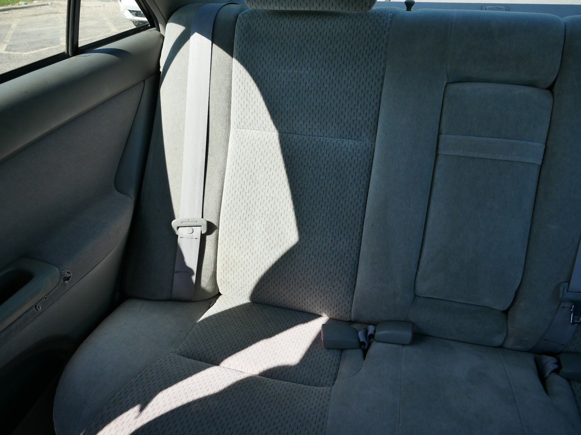 2004 Toyota Camry LE photo 12