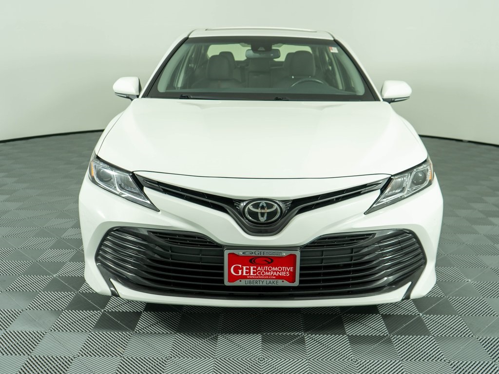 2018 Toyota Camry XLE XSE photo 2