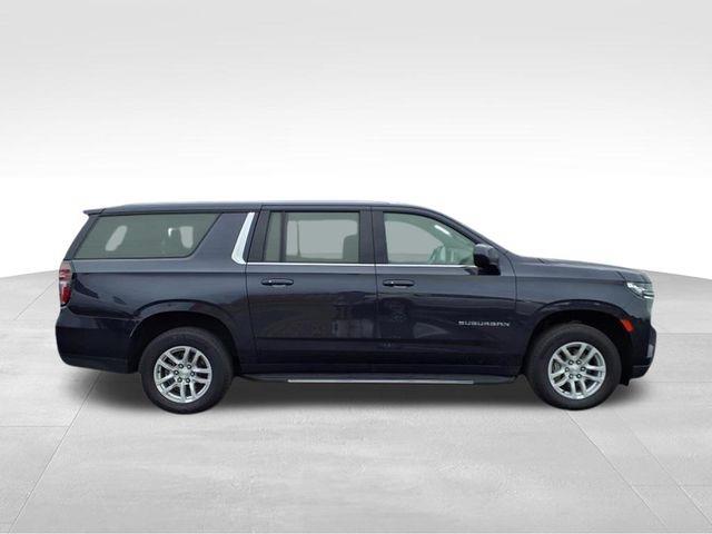 2023 Chevrolet Suburban LT photo 6