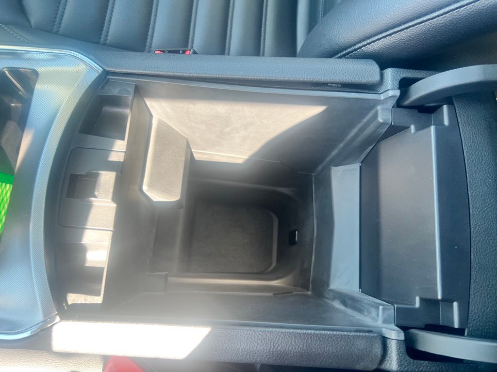 2022 Ford Edge SEL photo 9