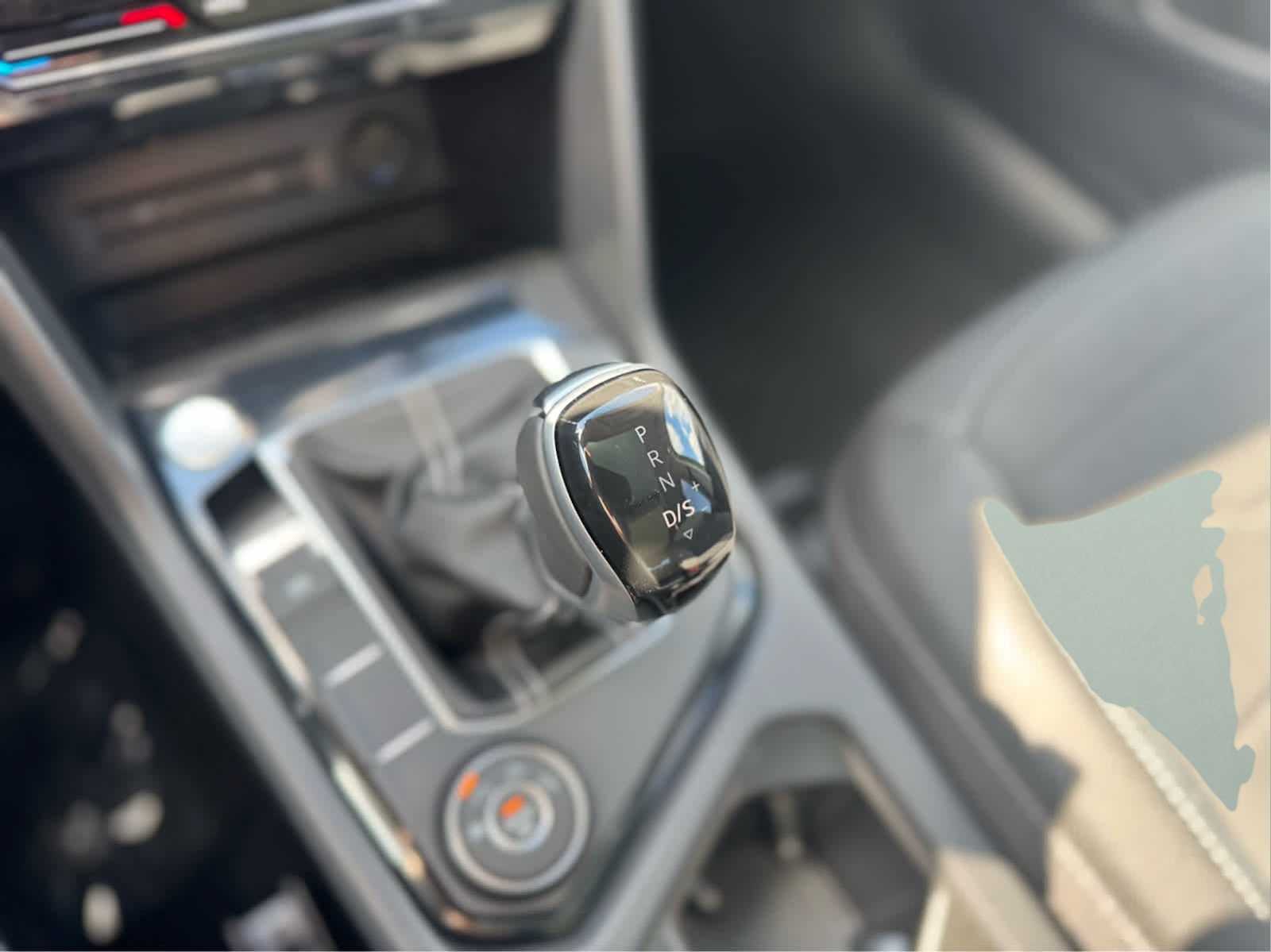2025 Volkswagen Taos SE photo 26
