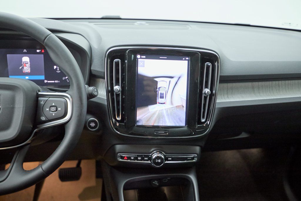 2026 VOLVO XC40 - Image 22