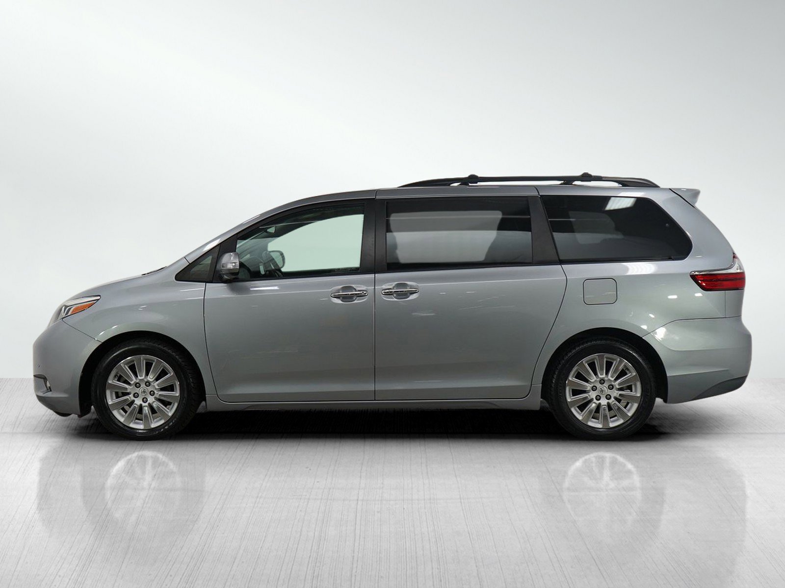 Used 2015 Toyota Sienna XLE with VIN 5TDYK3DC0FS641254 for sale in Bloomington, Minnesota