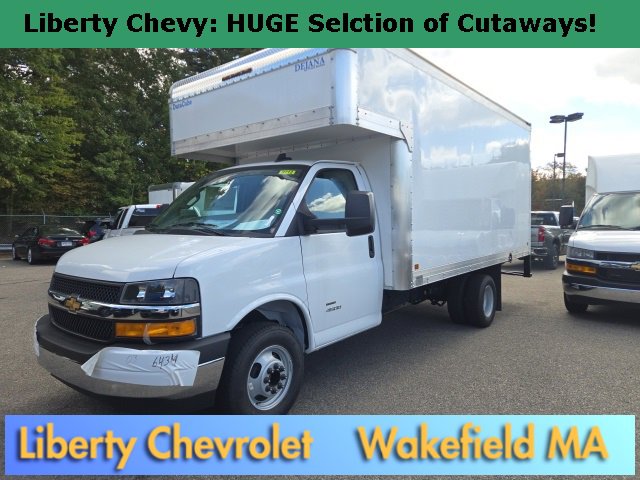 2024 Chevrolet Express Cutaway Base's photo