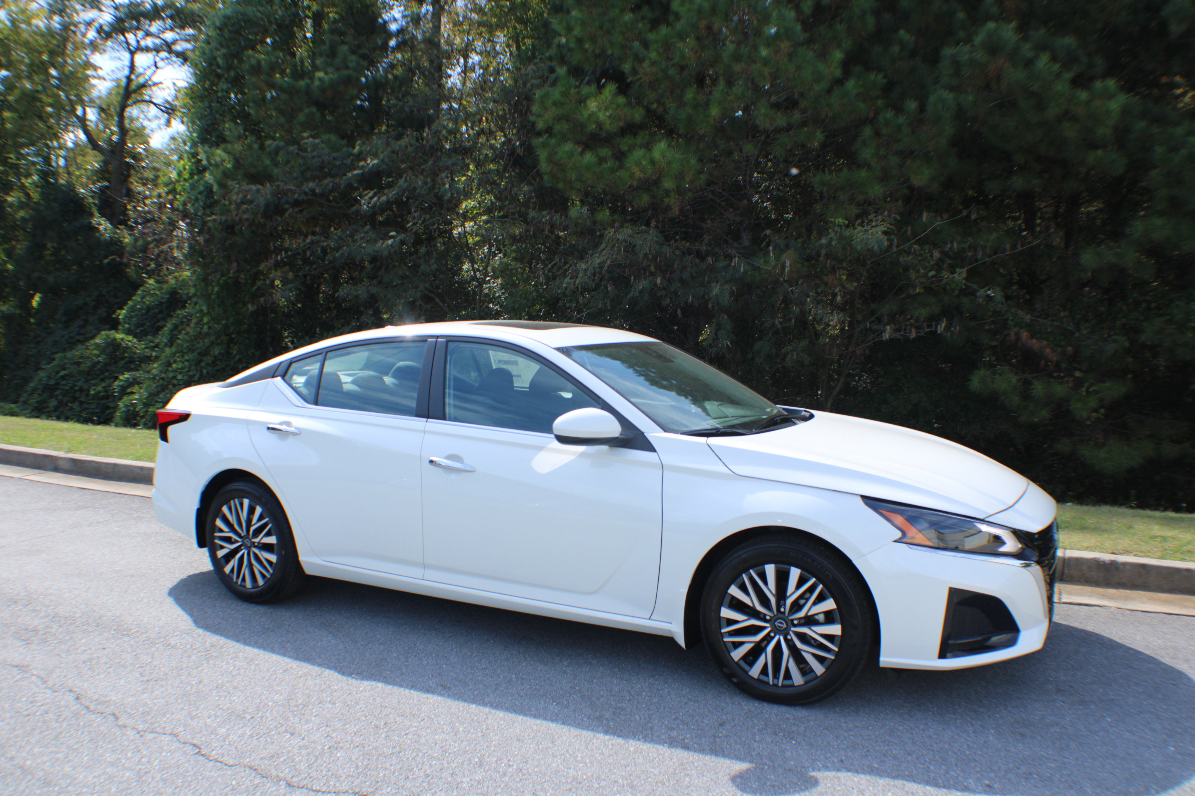 2025 Nissan Altima SV's photo