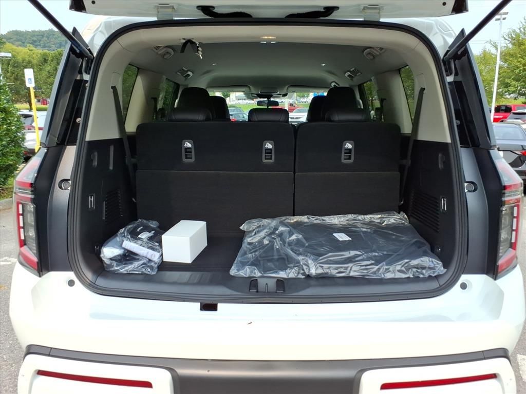2026 Nissan Armada SV photo 12