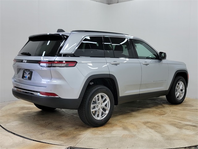 2025 Jeep Grand Cherokee Laredo X photo 4