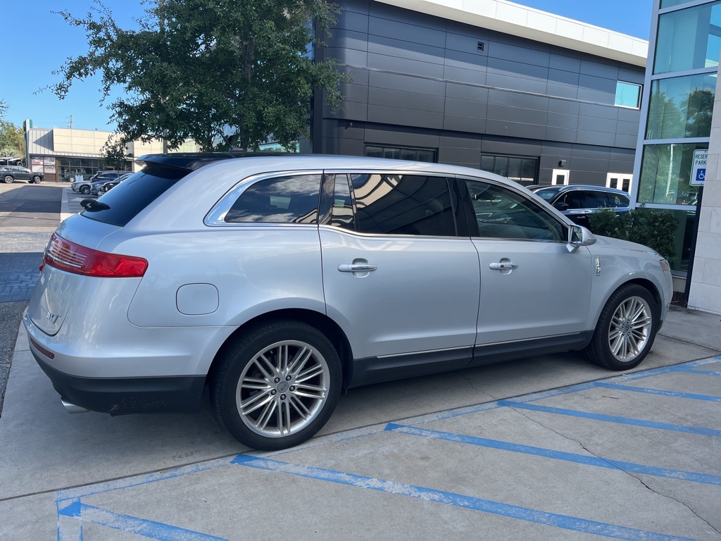 2019 Lincoln MKT Reserve photo 4