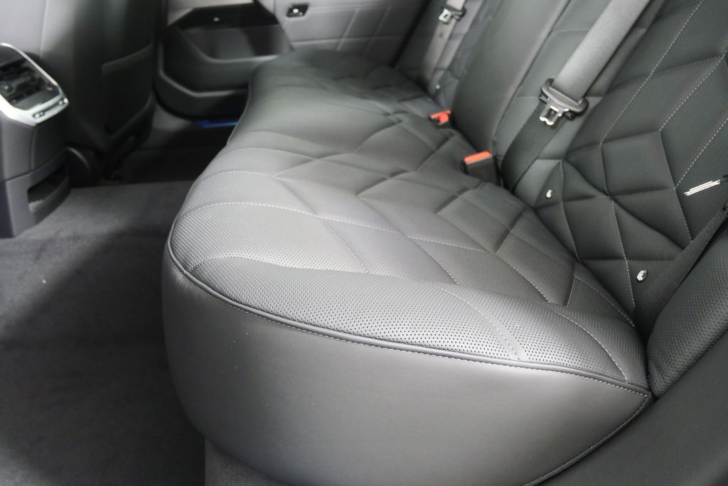 2025 Bmw 740i photo 14