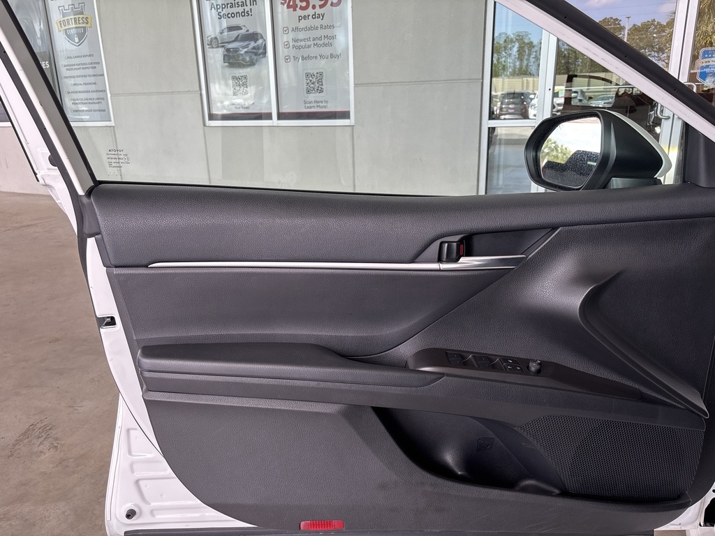 2023 Toyota Camry SE photo 14