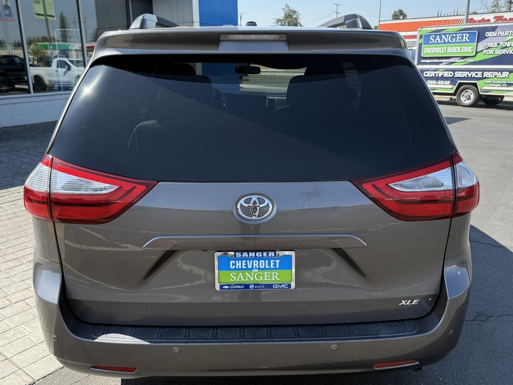2017 Toyota Sienna Limited XLE Premium photo 5