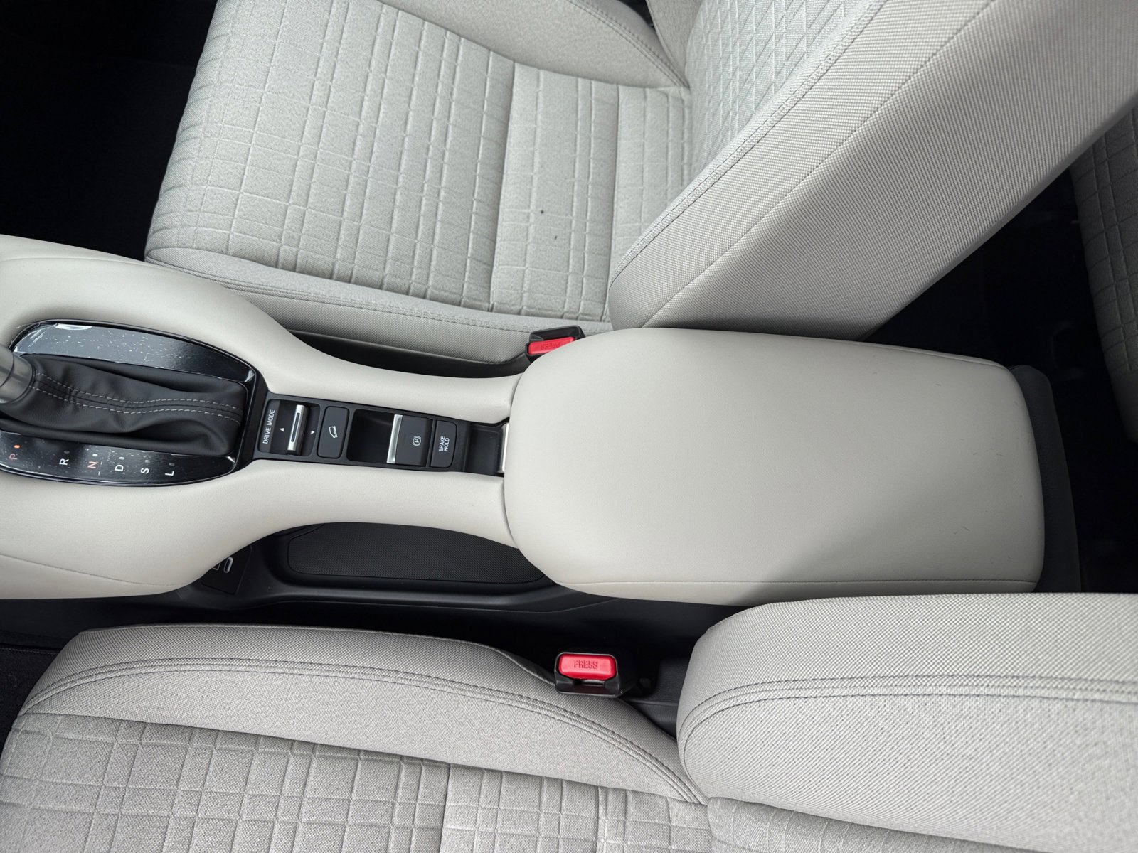 2026 Honda HR-V LX photo 14