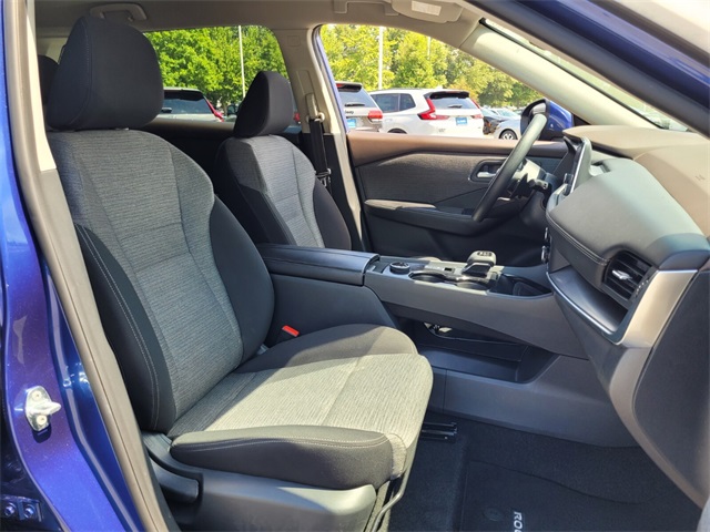 2023 Nissan Rogue SV photo 13