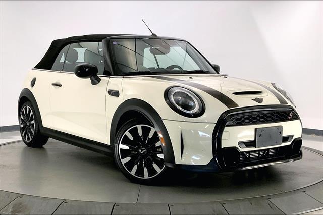 2023 MINI Convertible S's photo