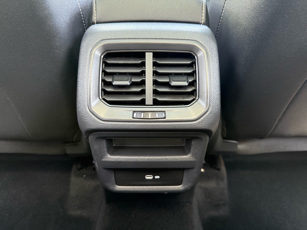 2022 Volkswagen Taos SE photo 23