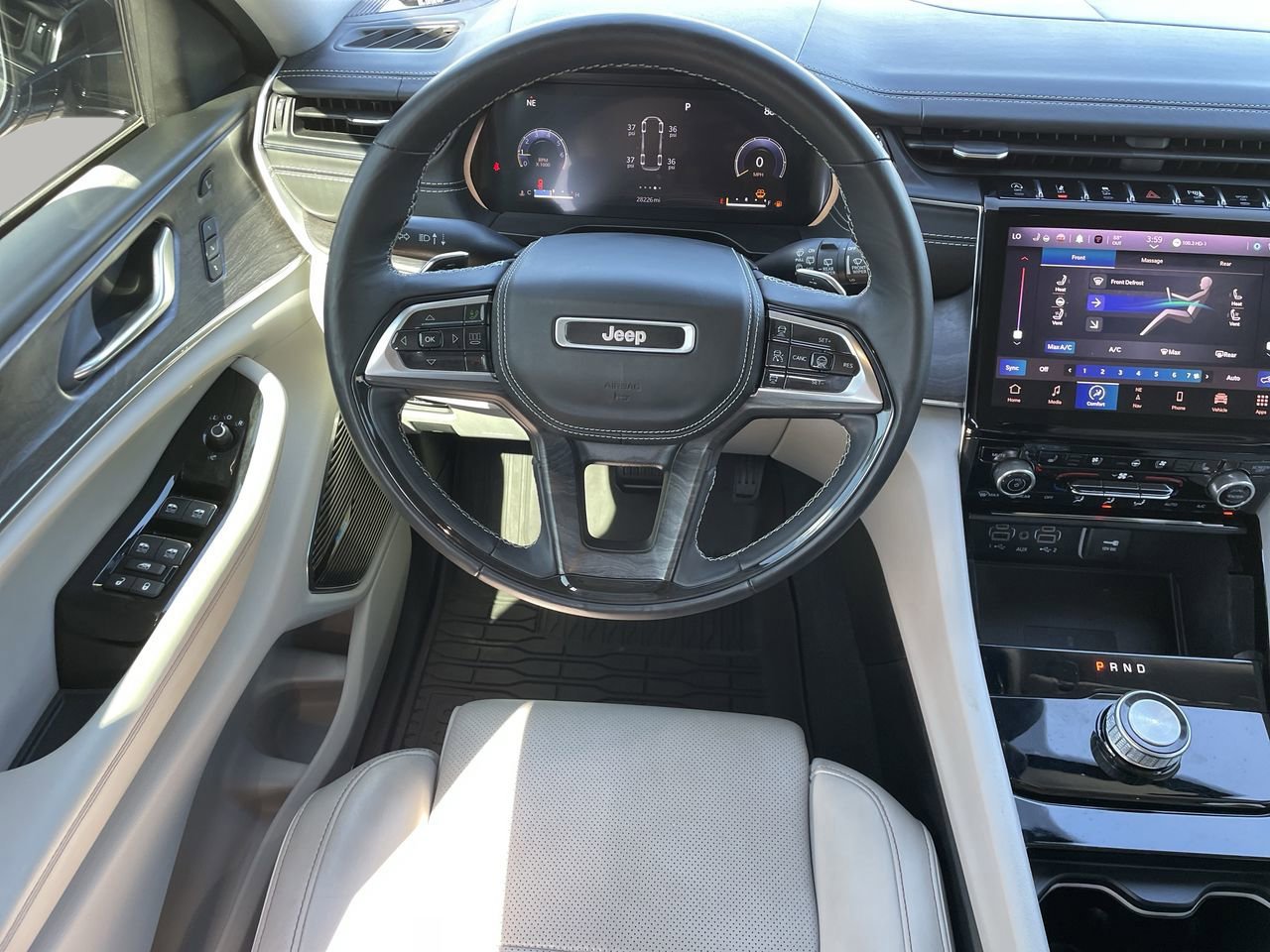 2022 Jeep Grand Cherokee Overland photo 14