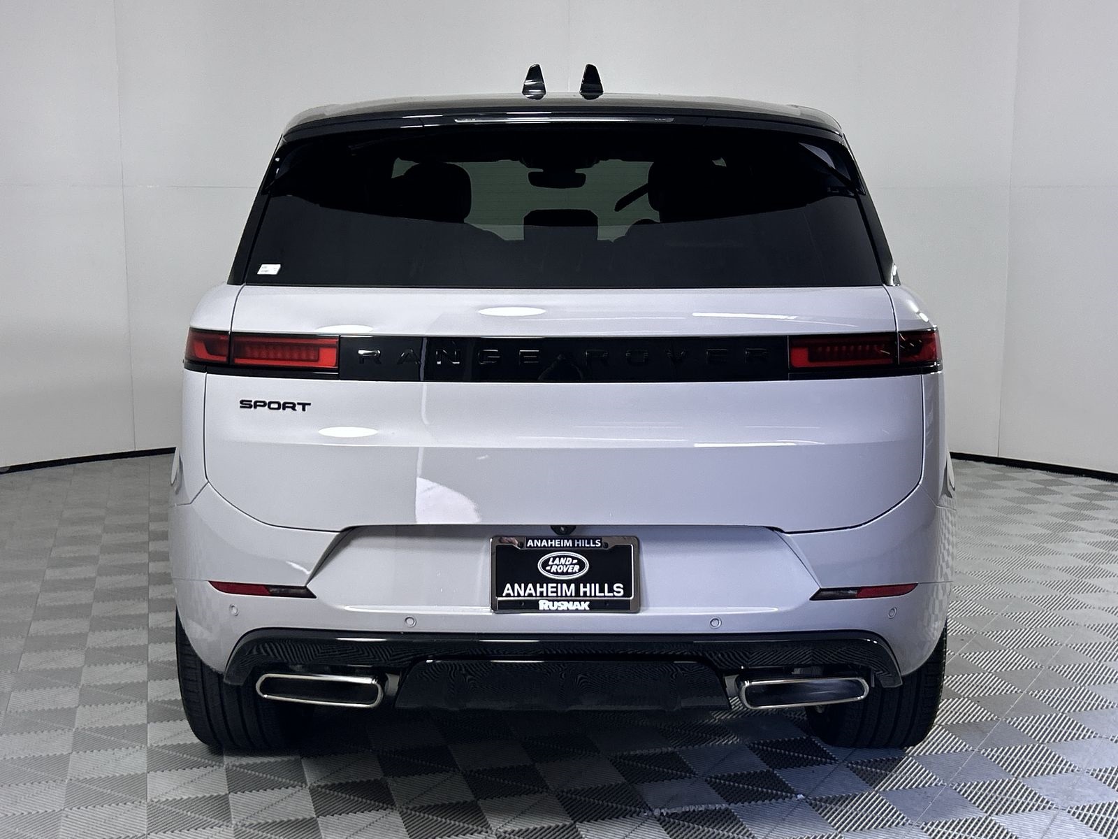 2025 Land Rover Range Rover Sport SE photo 4