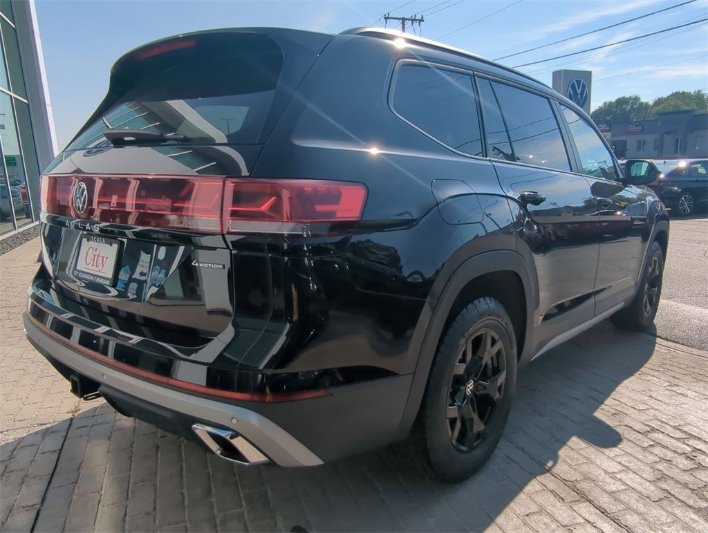 2024 Volkswagen Atlas Peak Edition SEL photo 5