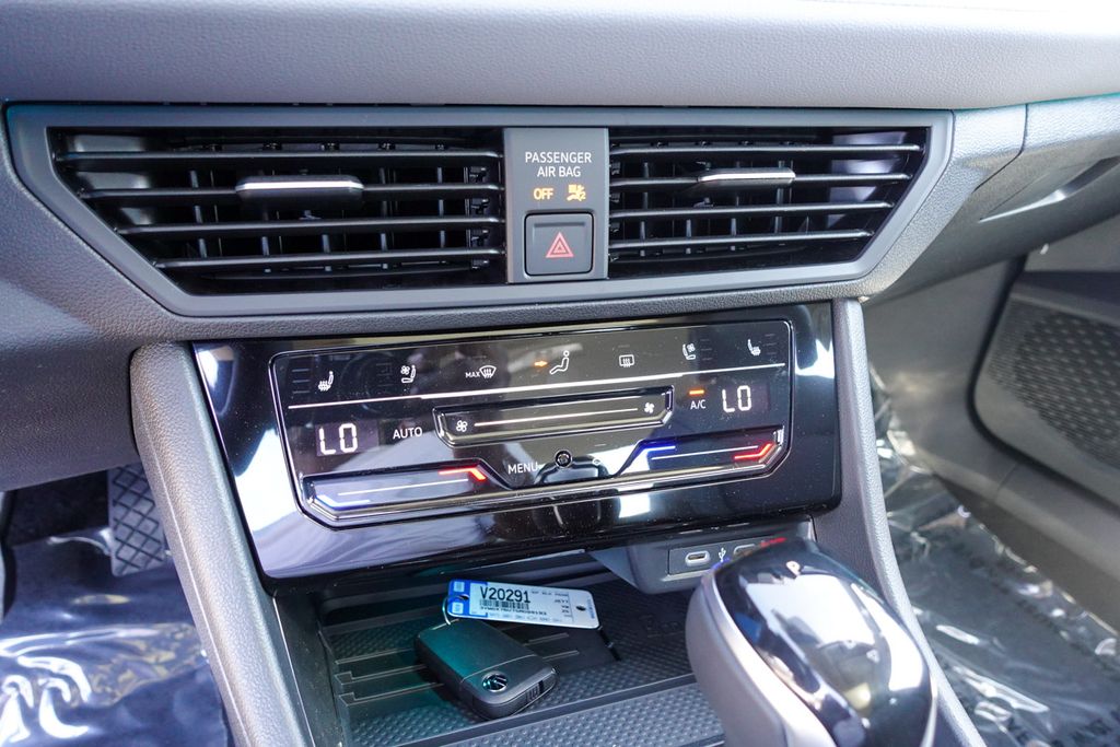 2025 Volkswagen Jetta 1.5T SEL photo 17