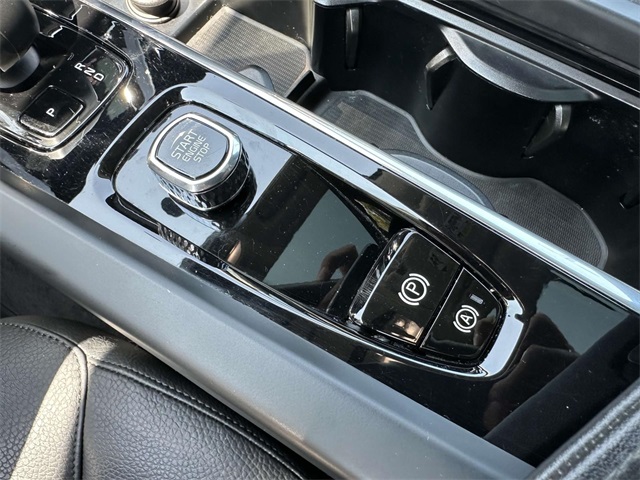 2023 Volvo XC60 B5 Plus photo 21