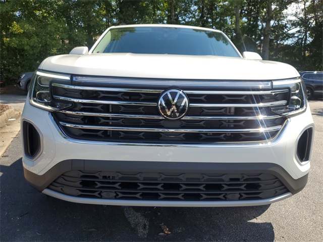 2026 Volkswagen Atlas SE photo 2