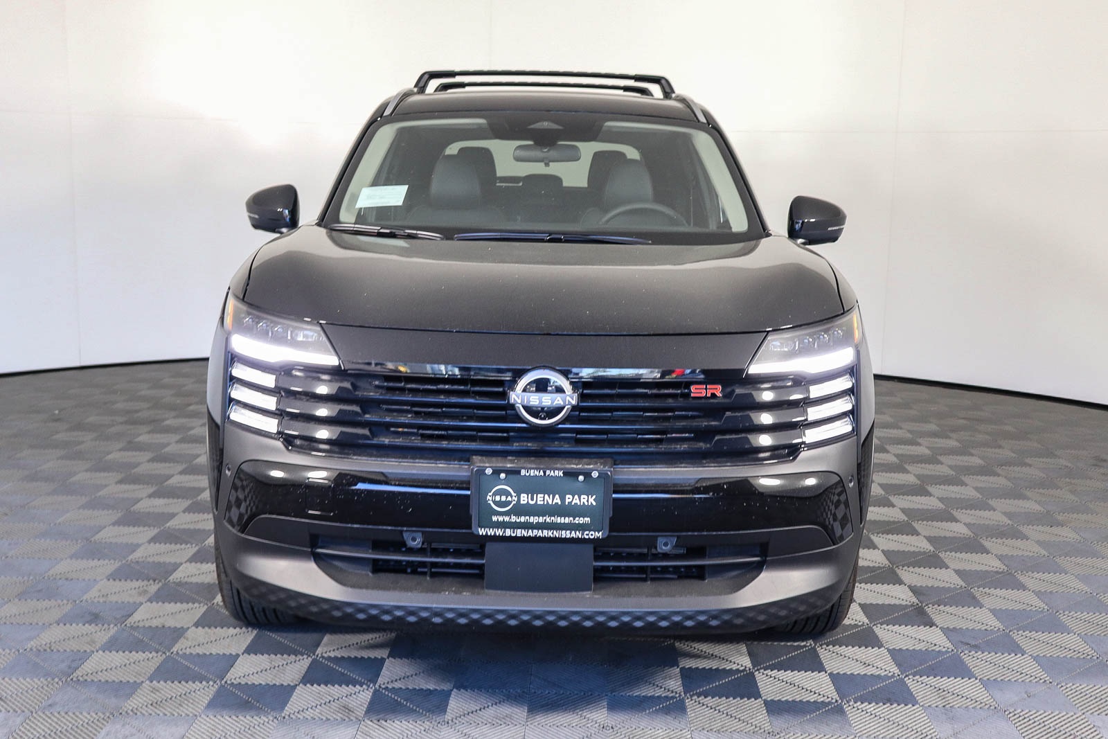 2026 Nissan Kicks SR photo 2