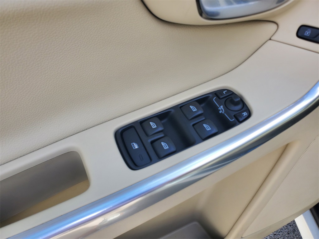 2016 Volvo XC60 T5 Drive-E Premier photo 20