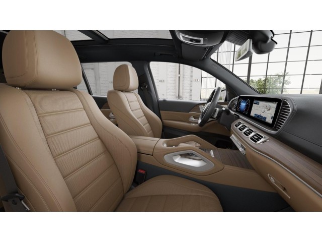 2025 Mercedes Benz GLS 450 4MATIC photo 4