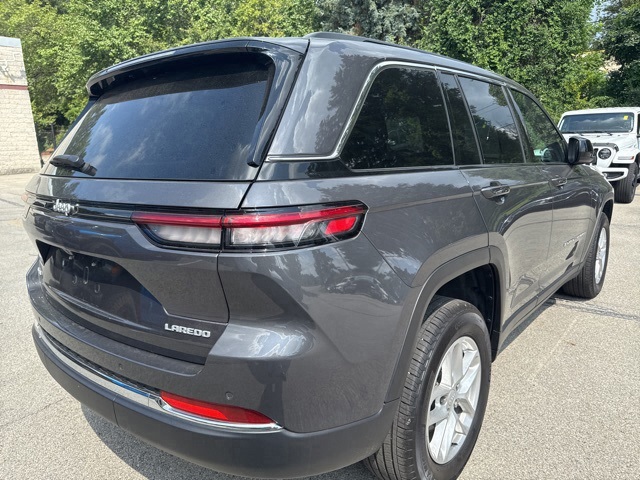2024 Jeep Grand Cherokee Laredo photo 3