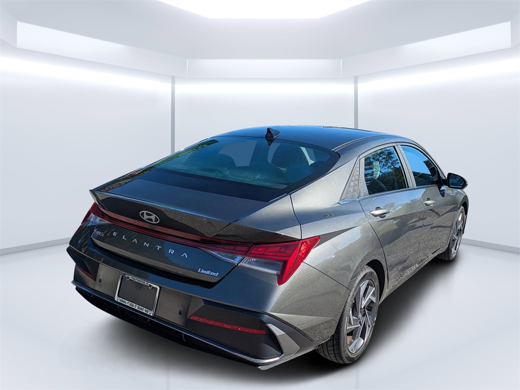 2024 Hyundai Elantra Limited photo 3