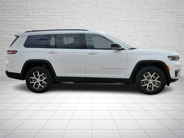 2025 Jeep Grand Cherokee Limited photo 4