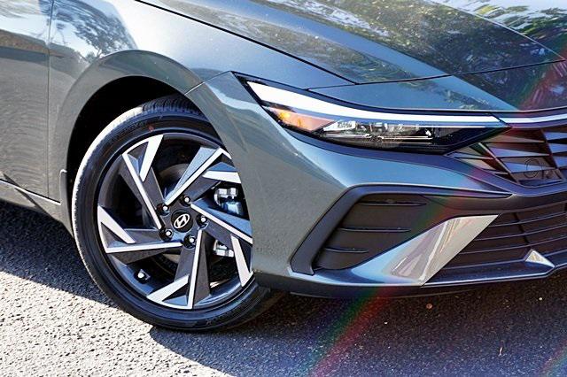 2025 Hyundai Elantra Hybrid SEL Sport photo 4