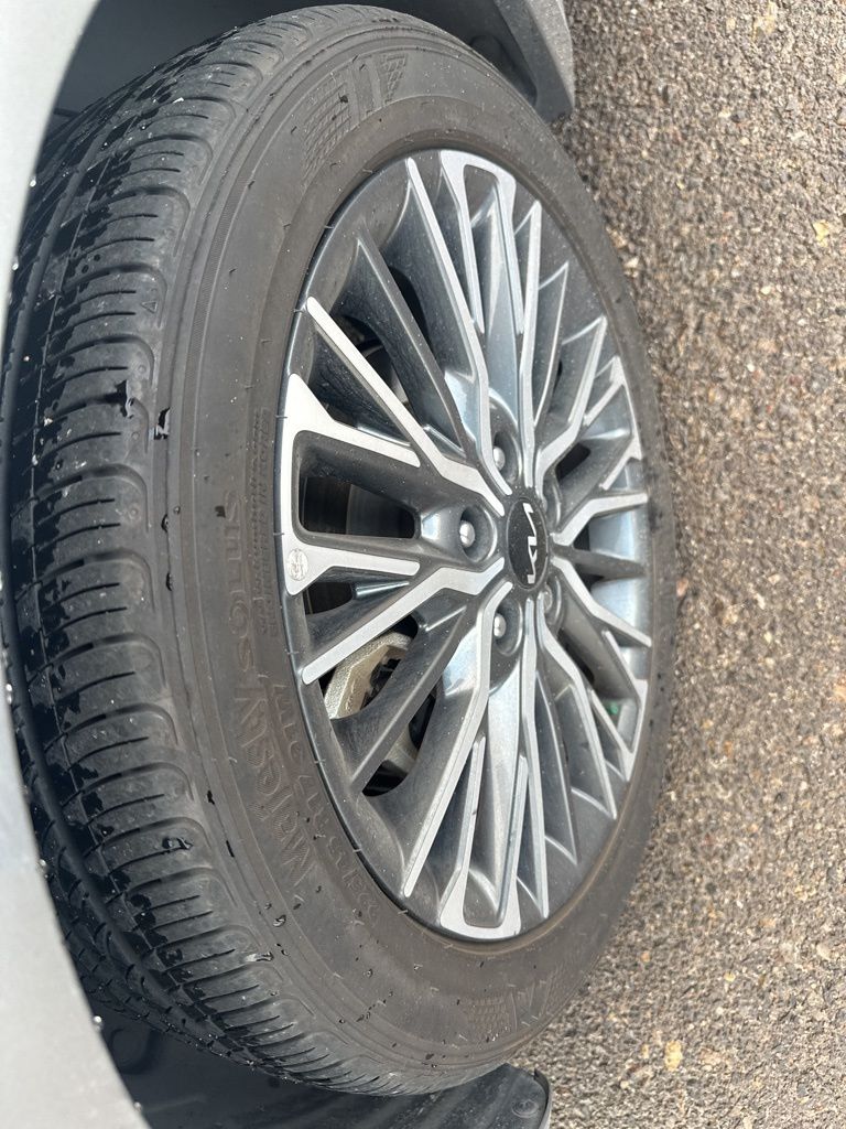 2022 Kia Forte GT-Line photo 17