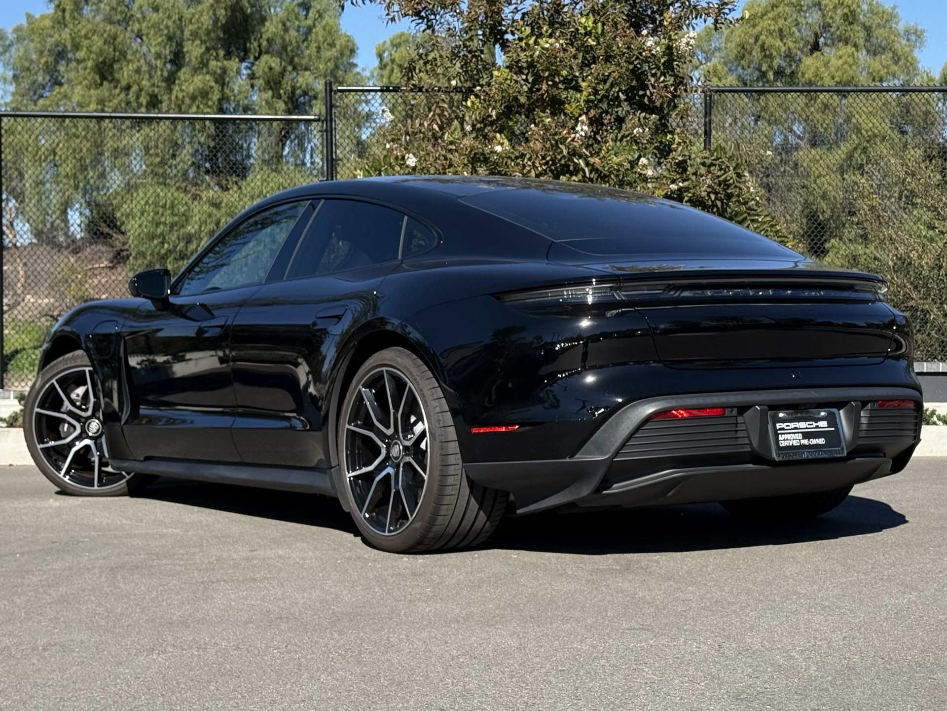 2023 Porsche Taycan photo 3