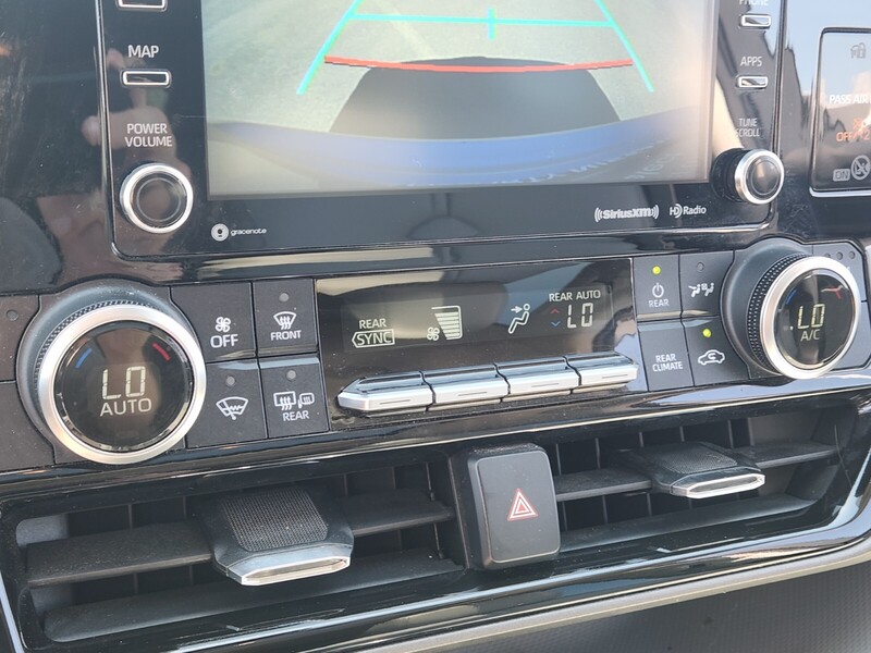 2021 Toyota Highlander XLE photo 18