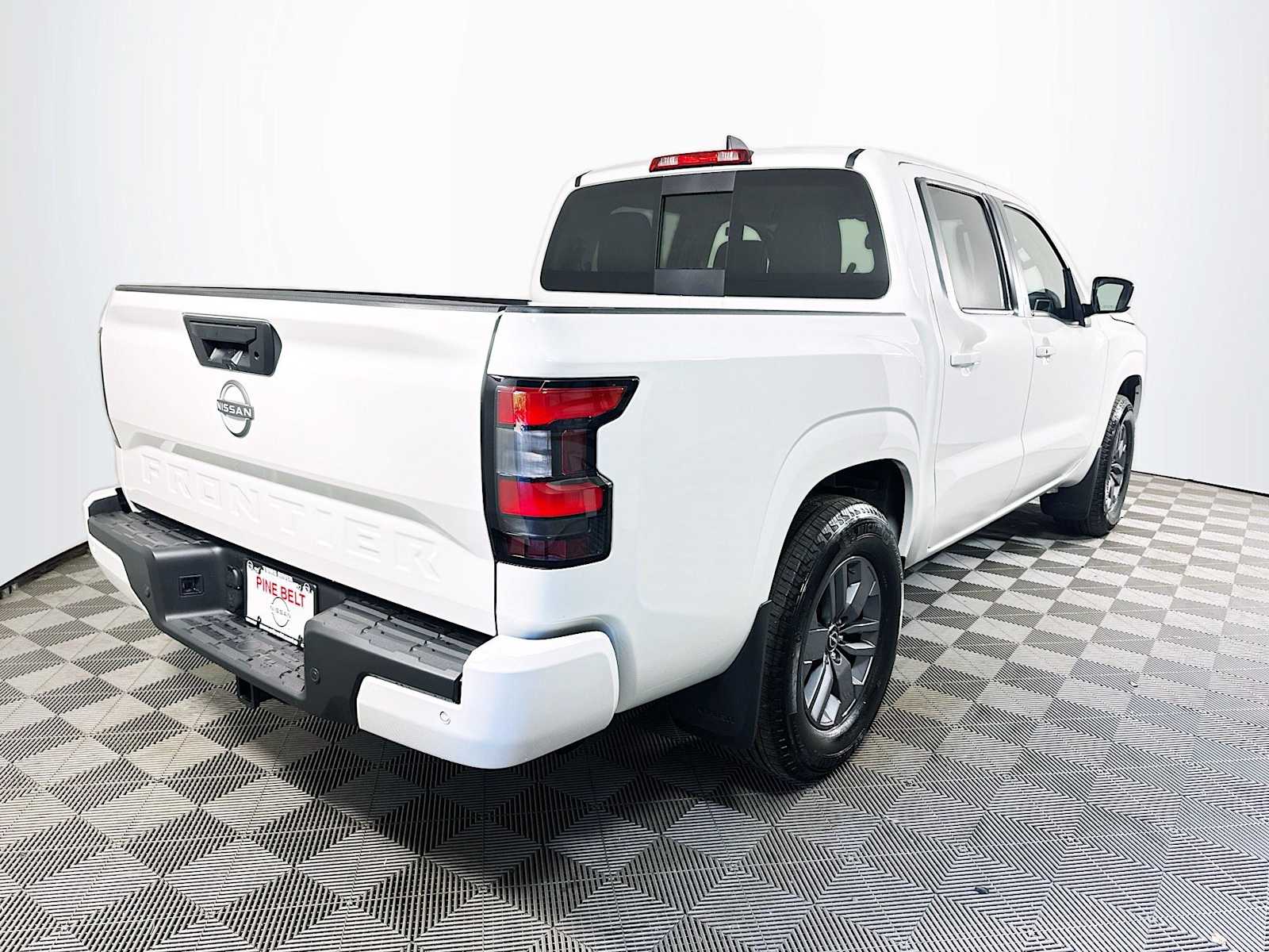 2025 Nissan Frontier SV photo 4