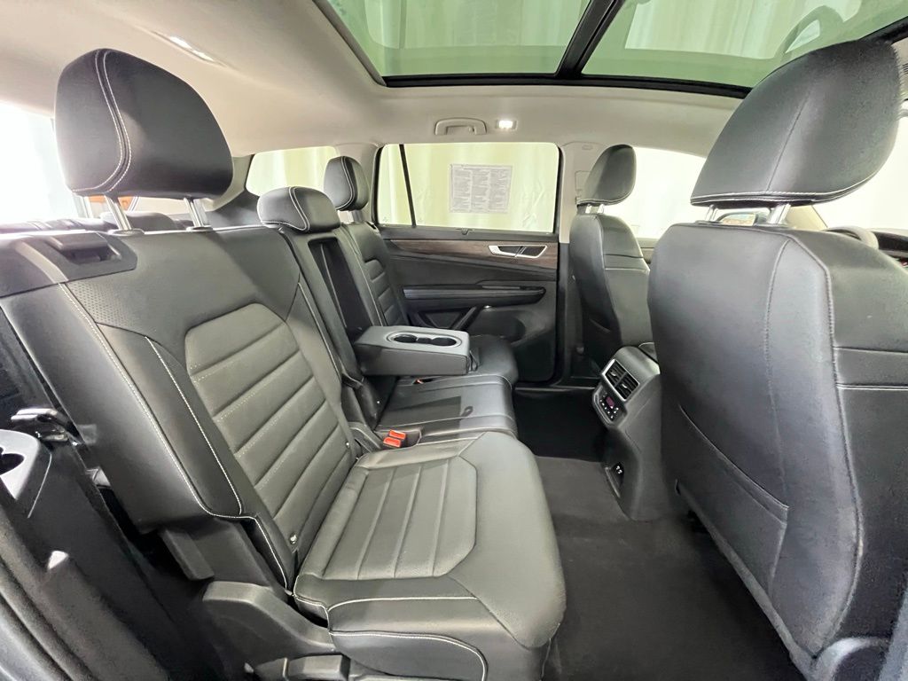 2024 Volkswagen Atlas SEL photo 24
