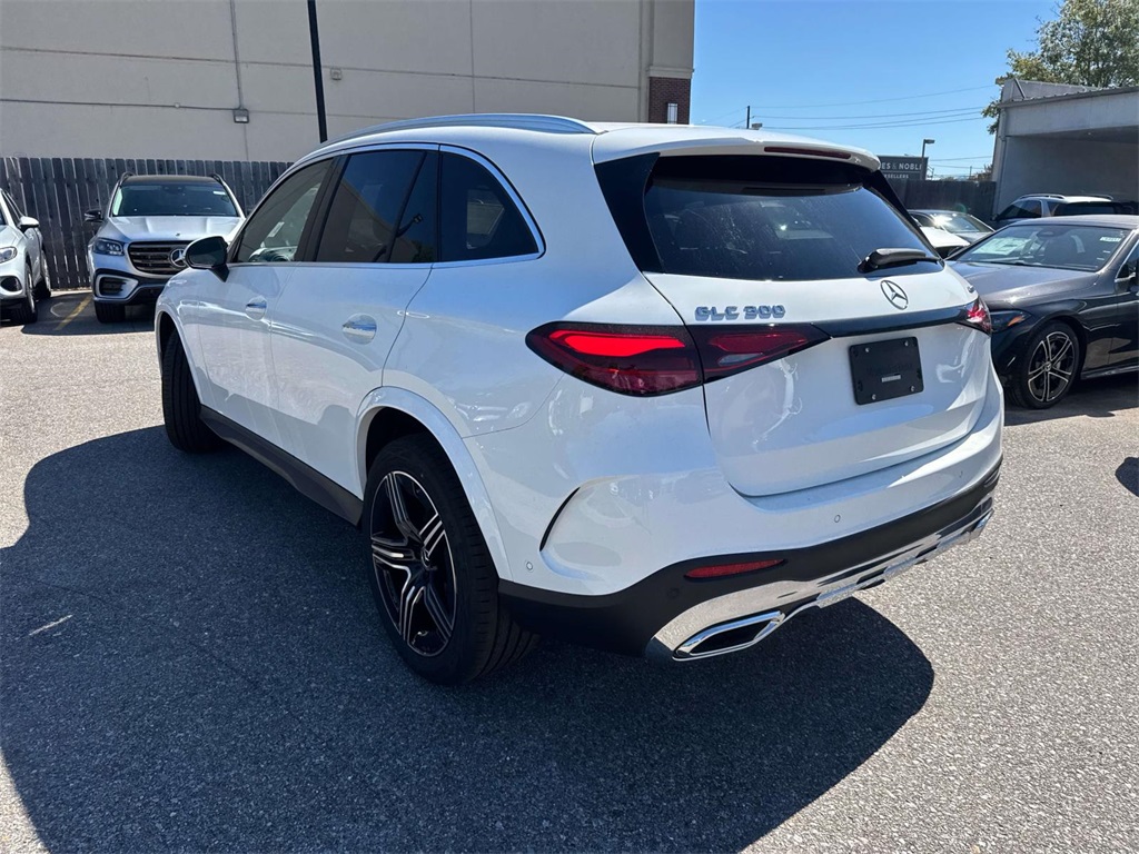 2026 Mercedes Benz GLC 300 4MATIC photo 4