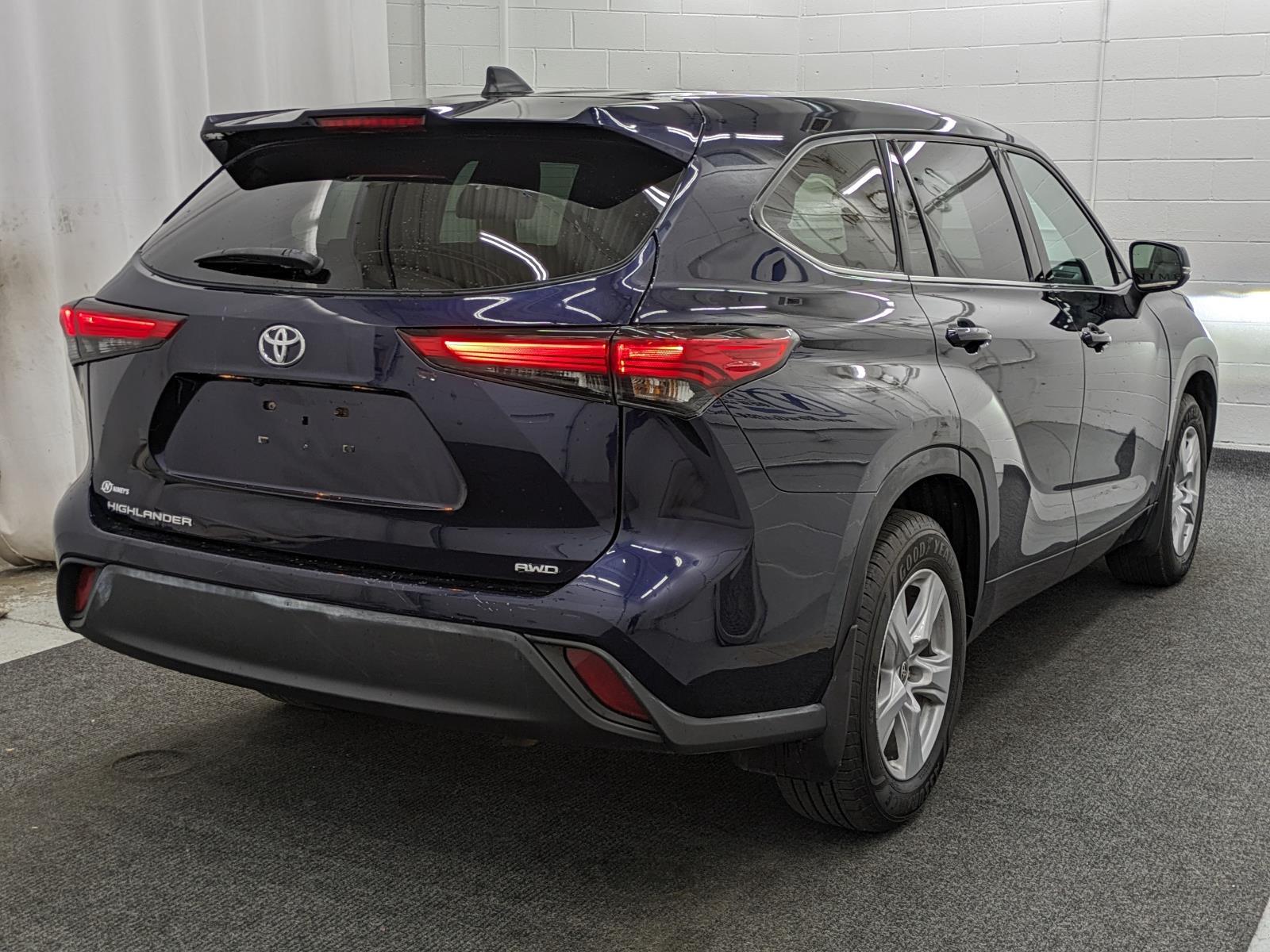2022 Toyota Highlander L photo 2