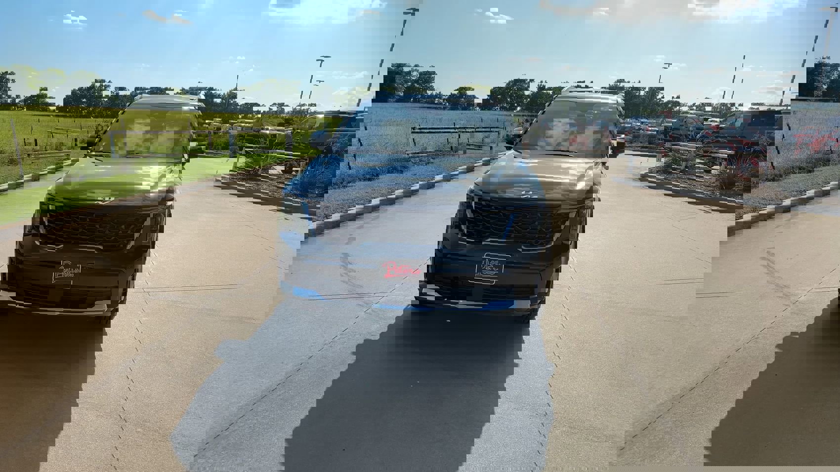 2024 Kia Sorento S photo 2